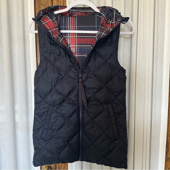 Lululemon ‘The Fluffiest Vest’ (Navy Blue/Cypress Plaid) Reversible Down Vest - Picture 9 of 16